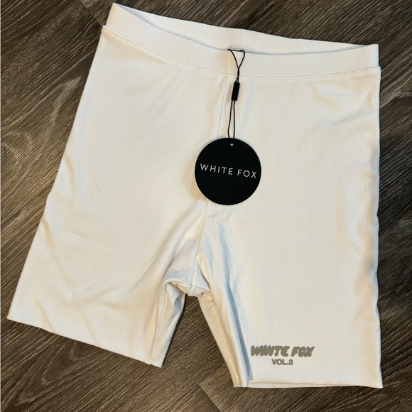 White Fox | Hoodie & Biker Shorts - Picture 3 of 7